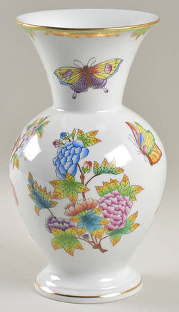 Queen Victoria (Green Border) 8" Flared Vase