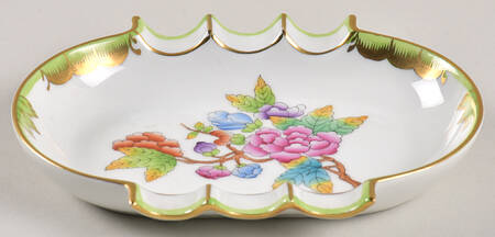 Queen Victoria (Green Border) 5" Oval Ashtray with 6 Slot