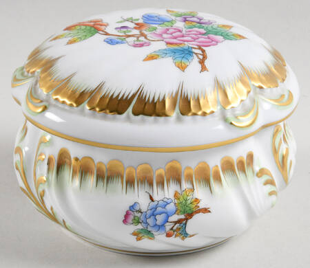 Queen Victoria (Green Border) 4" Round Bon Bon & Lid