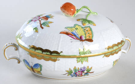 Queen Victoria (Green Border) Oval Candy Box & Lid