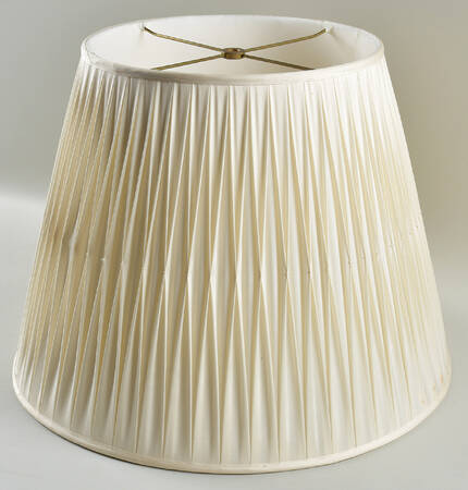 Queen Victoria (Green Border) Shade for 26" Electric Lamp