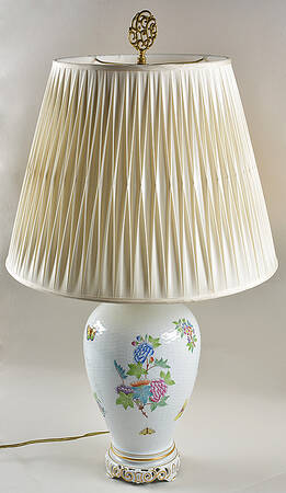 Queen Victoria (Green Border) 26" Electric Lamp & Shade