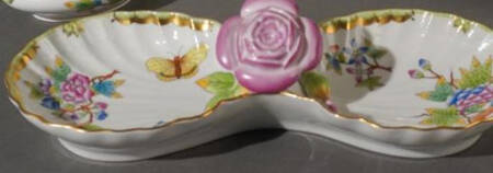 Queen Victoria (Green Border) 2-Part Relish