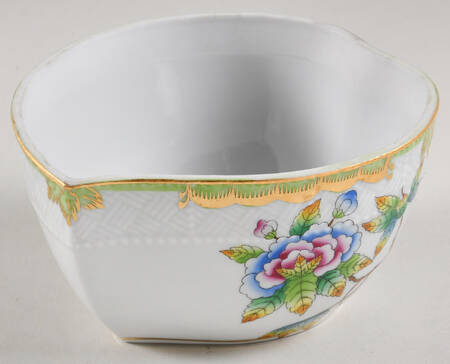Queen Victoria (Green Border) 5" Heart Shape Bon Bon No Lid