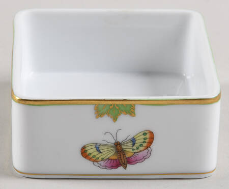 Queen Victoria (Green Border) Square Box No Lid