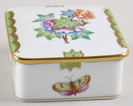 Queen Victoria (Green Border) Square Box & Lid