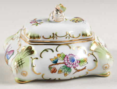 Queen Victoria (Green Border) Trinket Box with Lid