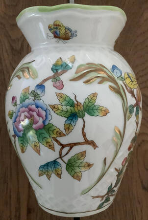 Queen Victoria (Green Border) 5" Vase