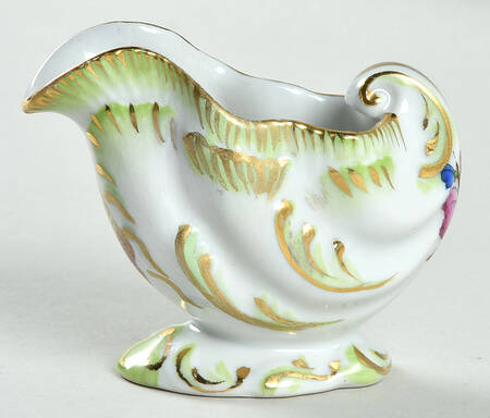 Queen Victoria (Green Border) Individual Shell Shape Creamer