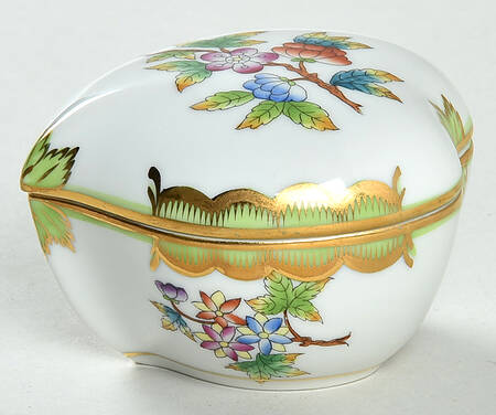Queen Victoria (Green Border) 3" Heart Shape Bon Bon & Lid