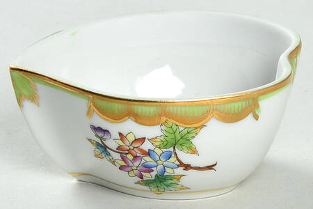 Queen Victoria (Green Border) 3" Heart Shape Bon Bon No Lid