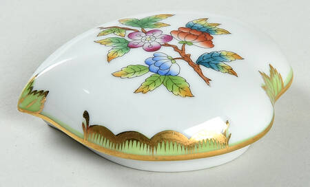 Queen Victoria (Green Border) Lid for 3" Heart Shape Bon Bon