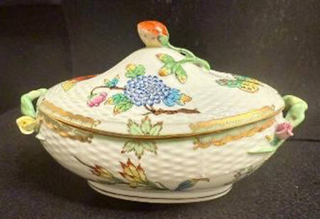 Queen Victoria (Green Border) 5" Candy Box with Lid