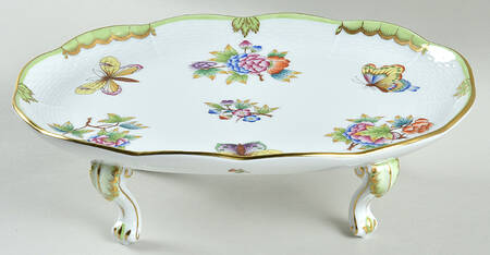 Queen Victoria (Green Border) 4 Toed Oval Tray