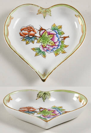 Queen Victoria (Green Border) 4" Heart Shaped Tray