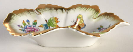 Queen Victoria (Green Border) 6" Leaf Dish