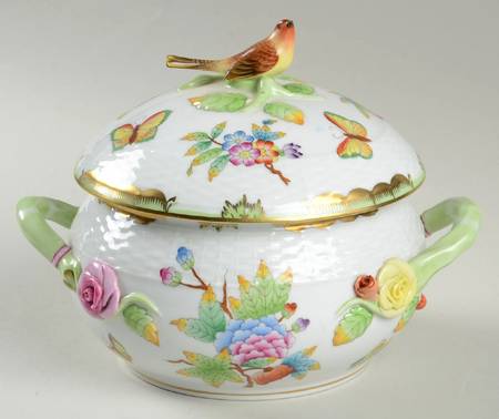 Queen Victoria (Green Border) Bean Pot & Lid