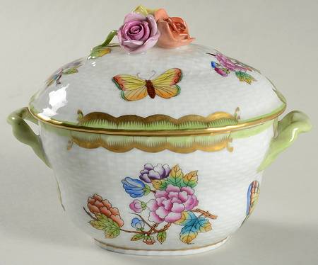 Queen Victoria (Green Border) 4" Oval Bon Bon & Lid