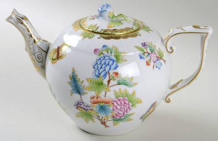 Queen Victoria (Green Border) Teapot & Lid