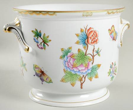 Queen Victoria (Green Border) 8" Cachepot