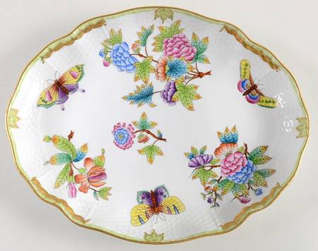 Queen Victoria (Green Border) 10" Oval Dish