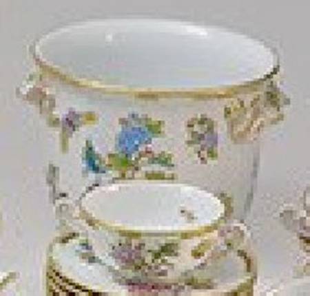 Queen Victoria (Green Border) 6" Cachepot