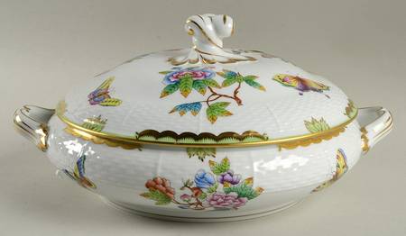 Queen Victoria (Green Border) Round Covered Vegetable