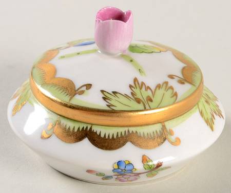 Queen Victoria (Green Border) Trinket Box with Lid