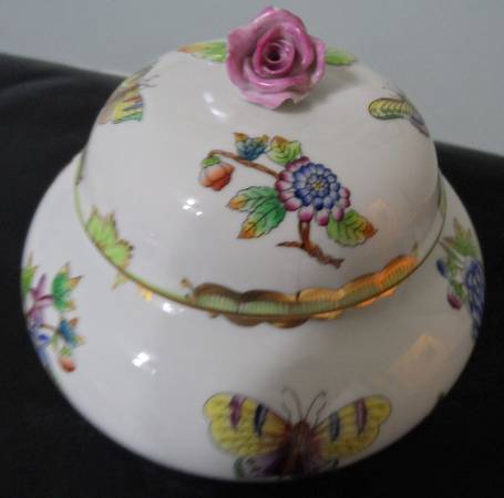 Queen Victoria (Green Border) 5" Ginger Jar & Lid