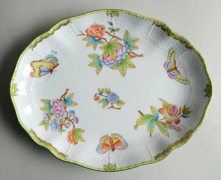 Queen Victoria (Green Border) 10" Oval Dish