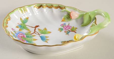 Queen Victoria (Green Border) Shell Shaped Dish