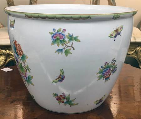 Queen Victoria (Green Border) 12" Cachepot