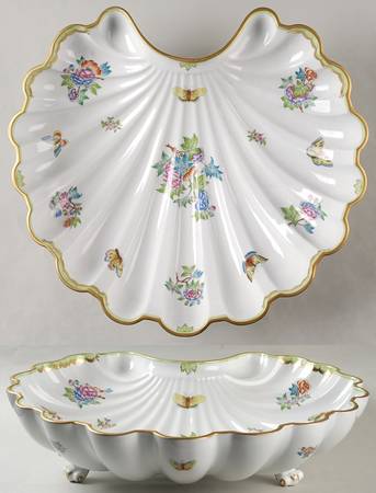 Queen Victoria (Green Border) Centerpiece
