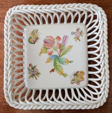 Queen Victoria (Green Border) 6" Square Open Weave Basket