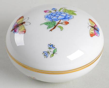 Queen Victoria (Green Border) 3" Round Box & Lid