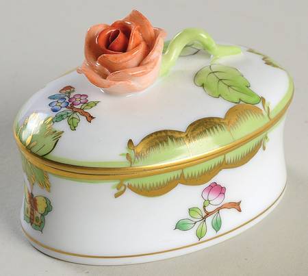 Queen Victoria (Green Border) Mini Oval Box & Lid