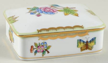 Queen Victoria (Green Border) Cigarette Box & Lid