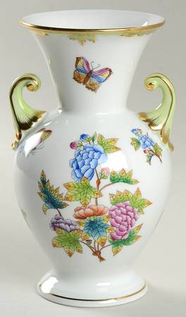 Queen Victoria (Green Border) 8" Urn Shaped Vase