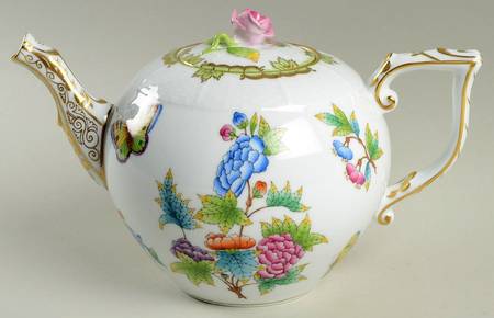 Queen Victoria (Green Border) Teapot & Lid