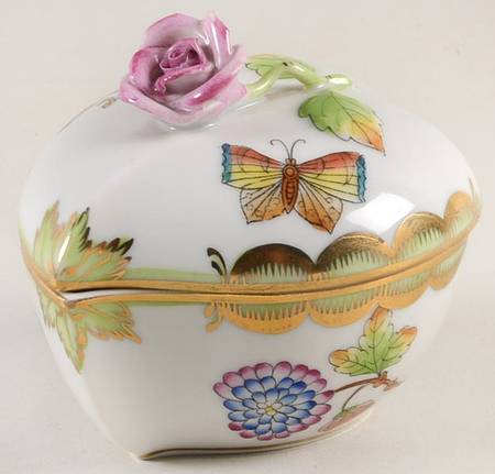 Queen Victoria (Green Border) 3" Heart Shape Bon Bon & Lid