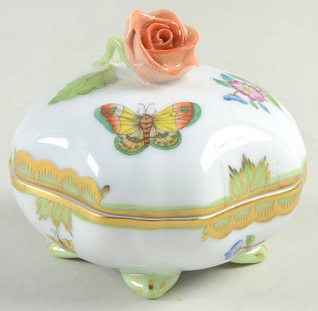 Queen Victoria (Green Border) Bon Bon & Lid