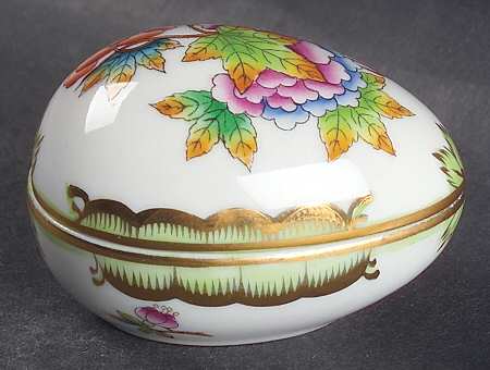 Queen Victoria (Green Border) 2" Egg Box & Lid