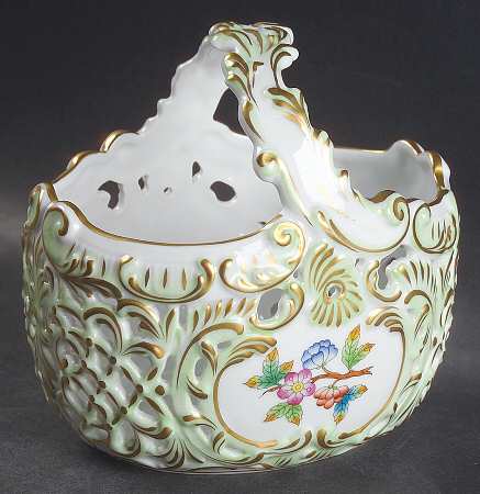 Queen Victoria (Green Border) 5" Oval Pierced Basket