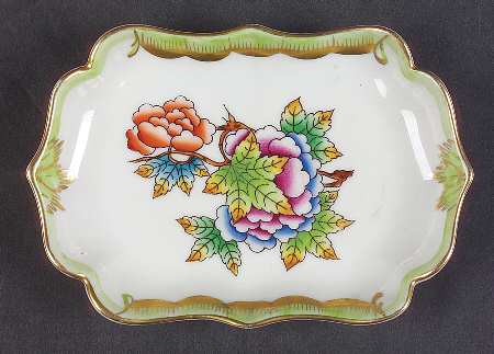 Queen Victoria (Green Border) 4" Ashtray