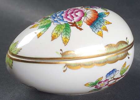 Queen Victoria (Green Border) 4" Egg Box & Lid