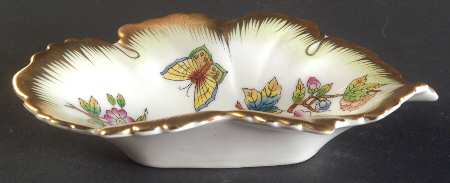 Queen Victoria (Green Border) 6" Leaf Dish