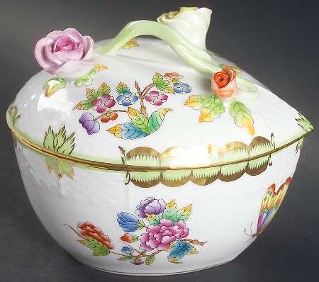 Queen Victoria (Green Border) 4" Heart Shape Bon Bon & Lid
