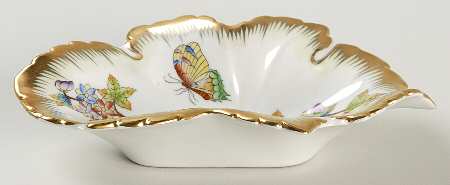 Queen Victoria (Green Border) 6" Leaf Dish