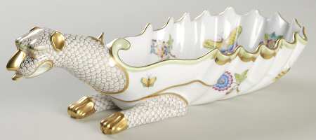 Queen Victoria (Green Border) Dragon Dish