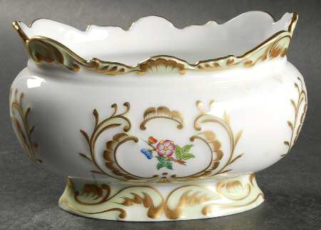 Queen Victoria (Green Border) Oval Flower Pot